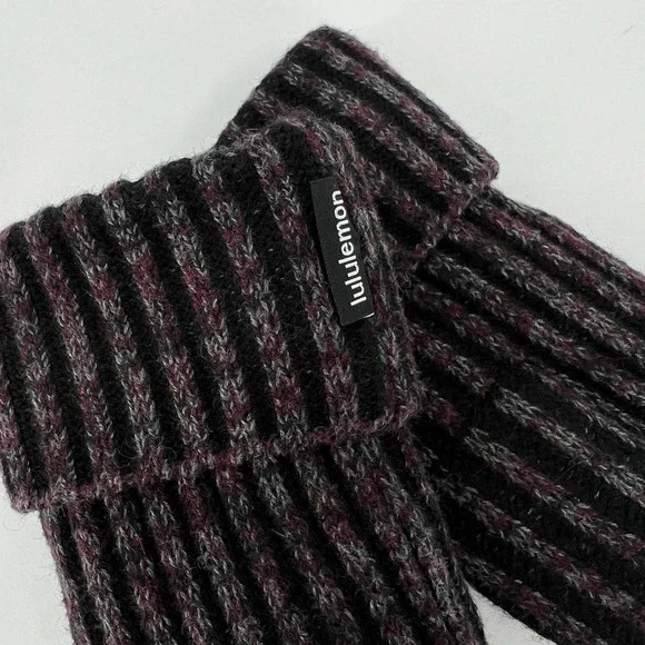 LULULEMON Textured Fleece Lined Mittens Womens XS Small XS/S Black NWT - Picture 3 of 8